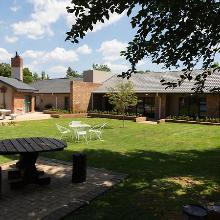 Opstal Gastehuis Potchefstroom Exteriör bild