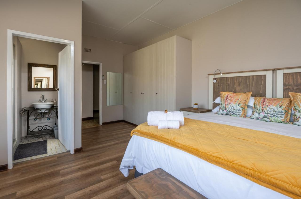 Opstal Gastehuis Potchefstroom Exteriör bild