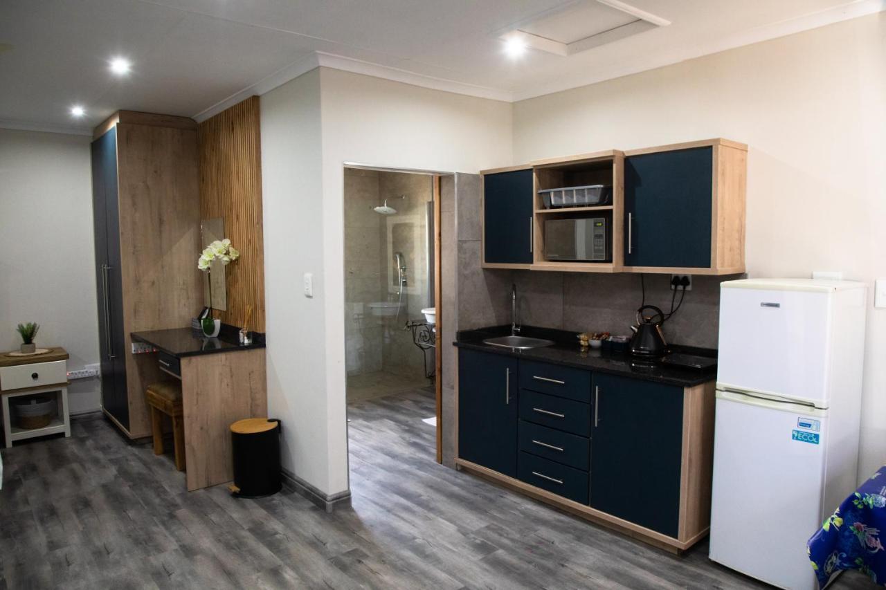Opstal Gastehuis Potchefstroom Exteriör bild