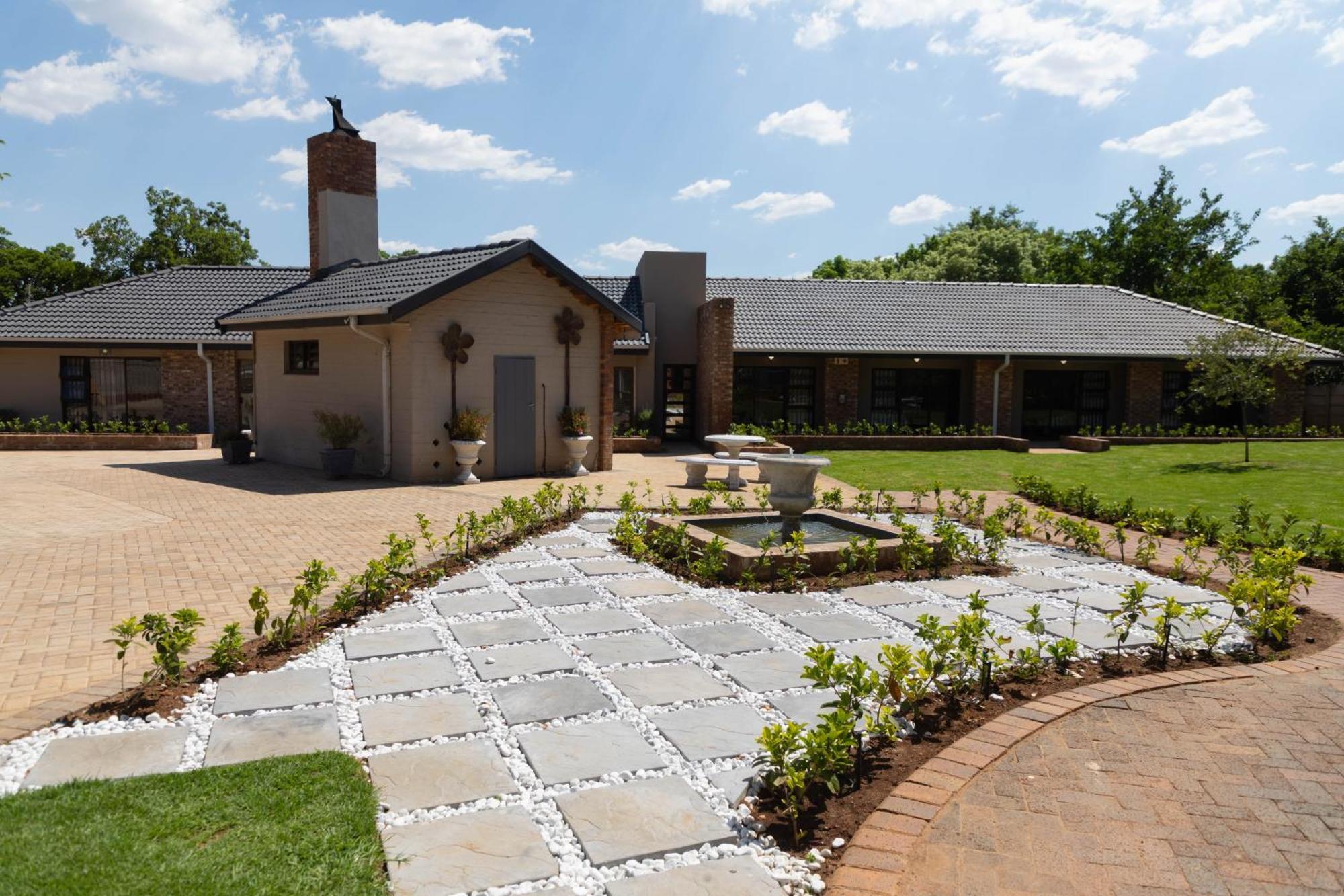 Opstal Gastehuis Potchefstroom Exteriör bild