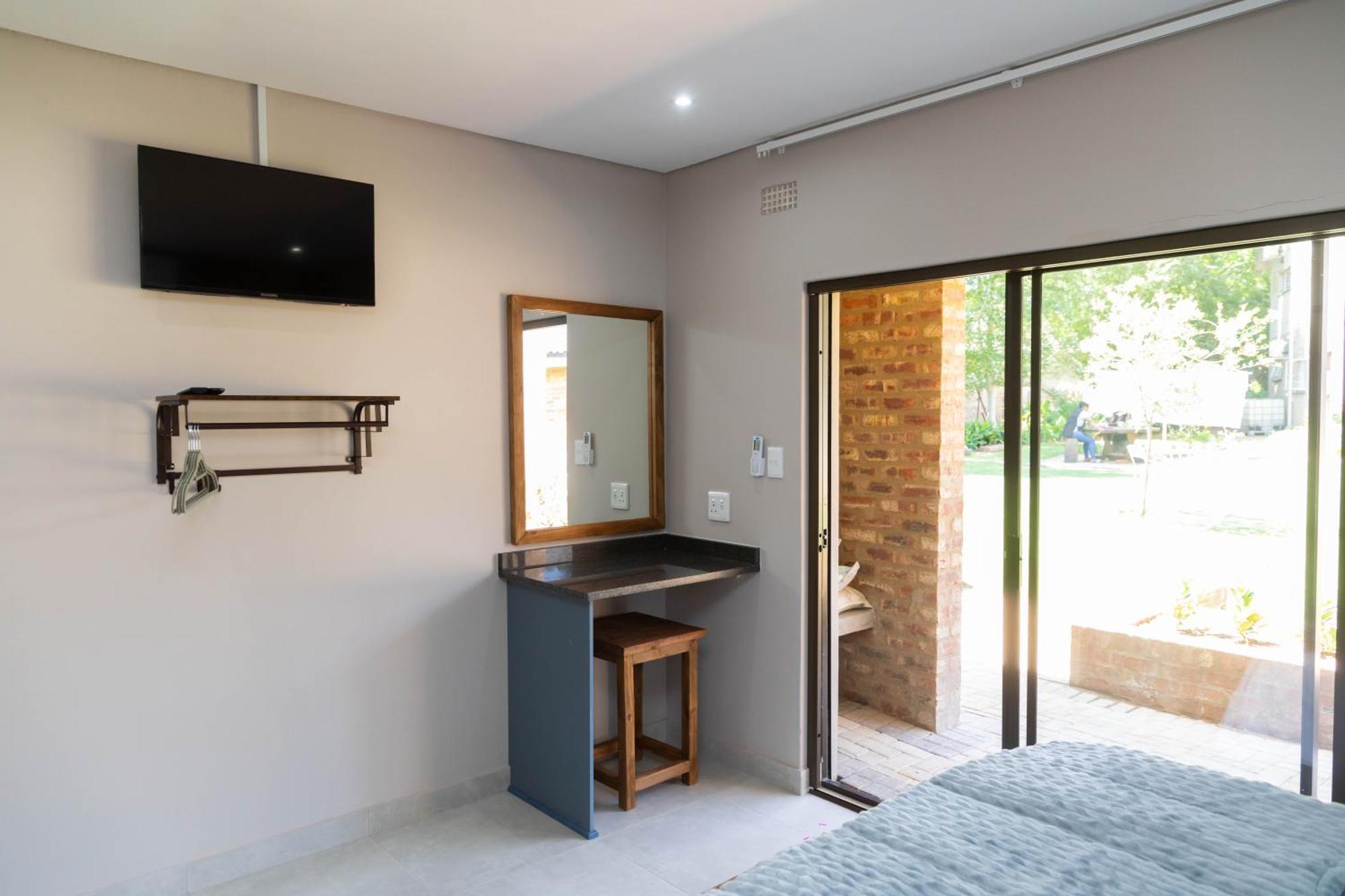 Opstal Gastehuis Potchefstroom Exteriör bild