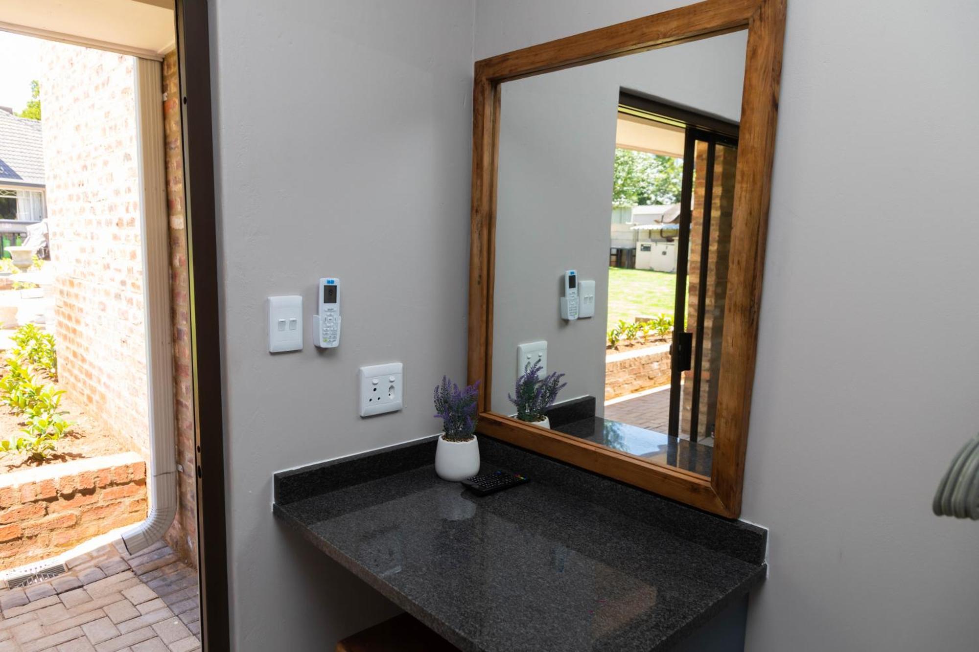 Opstal Gastehuis Potchefstroom Exteriör bild