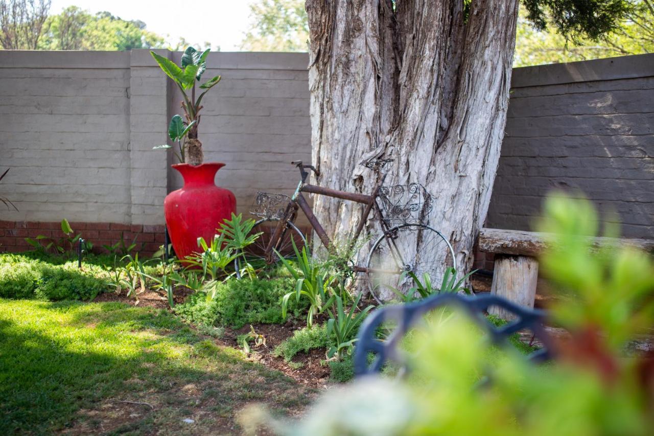 Opstal Gastehuis Potchefstroom Exteriör bild
