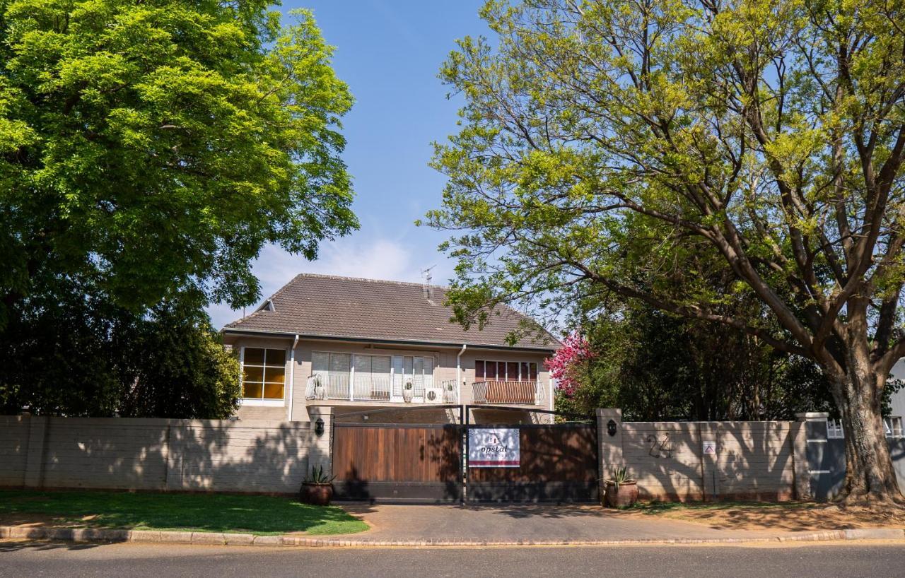 Opstal Gastehuis Potchefstroom Exteriör bild
