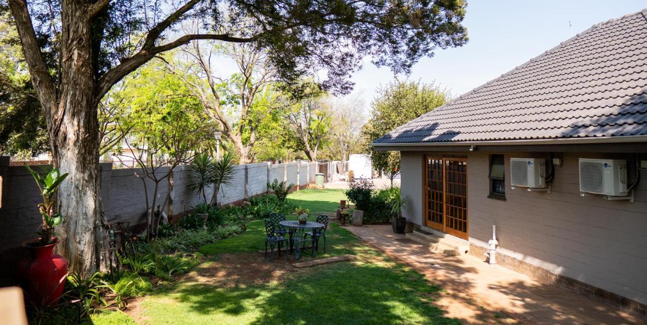 Opstal Gastehuis Potchefstroom Exteriör bild